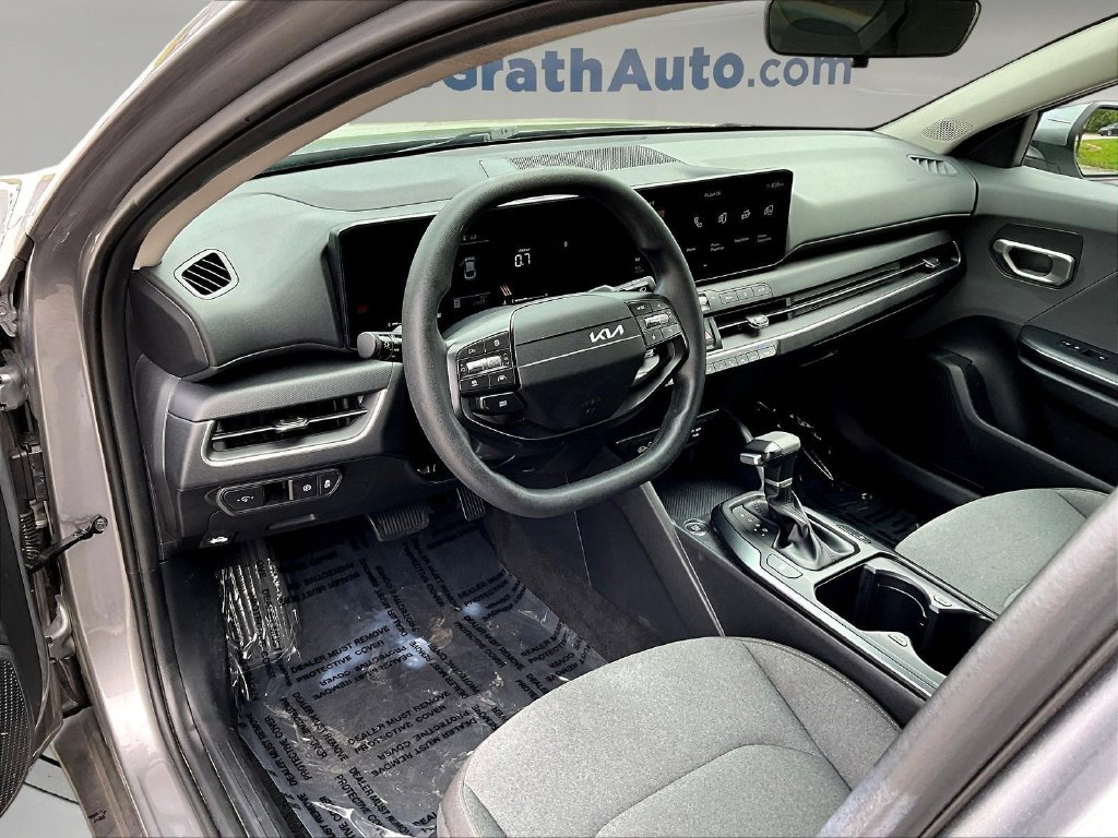 2025 Kia K4 LXS - Photo 17