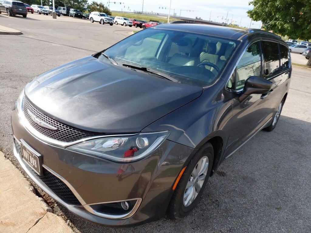 Used 2018 Chrysler Pacifica Touring L Plus Minivan/Van