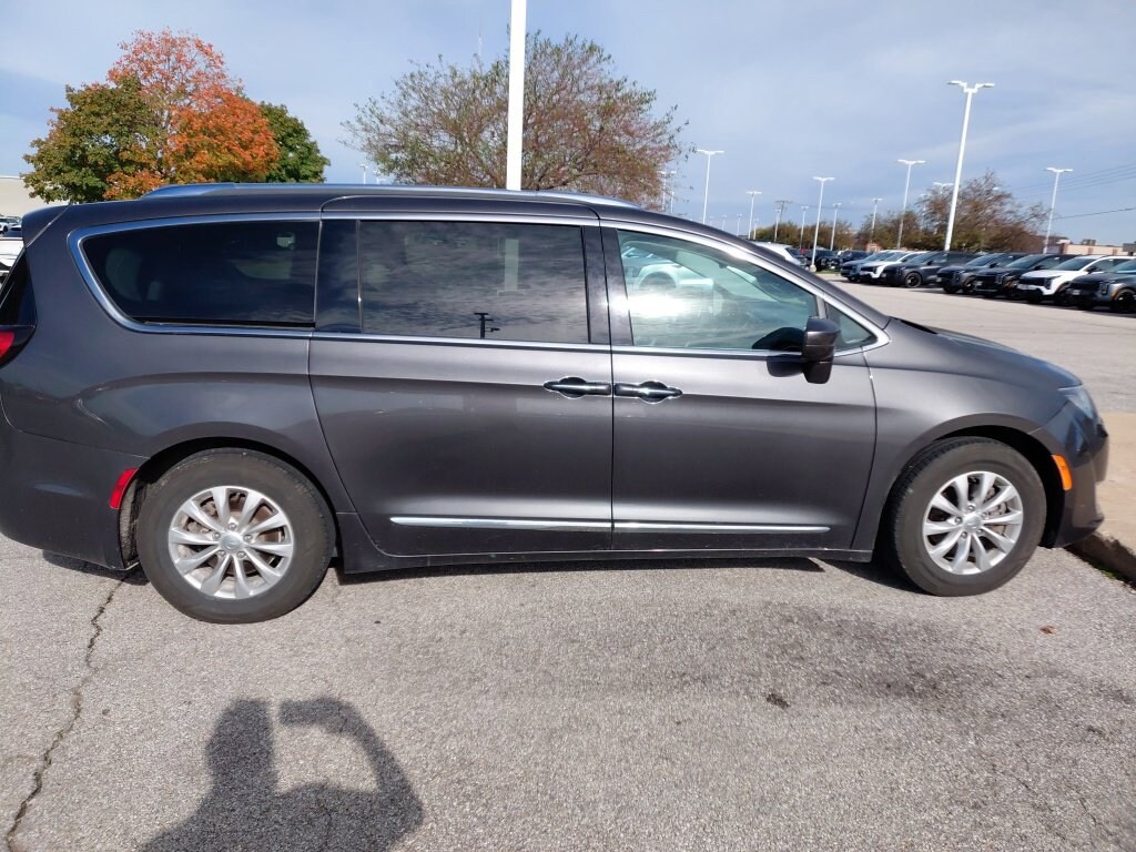 Used 2018 Chrysler Pacifica Touring L Plus Minivan/Van
