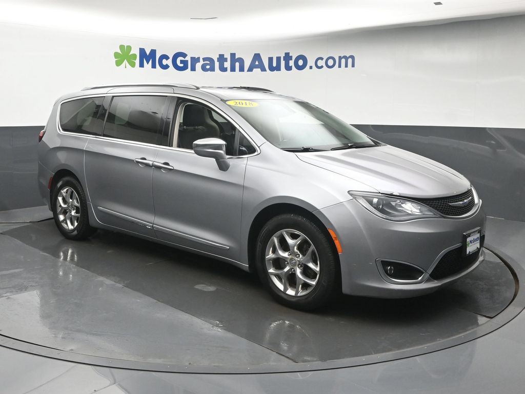 Used 2018 Chrysler Pacifica Limited with VIN 2C4RC1GG7JR314338 for sale in Hiawatha, IA