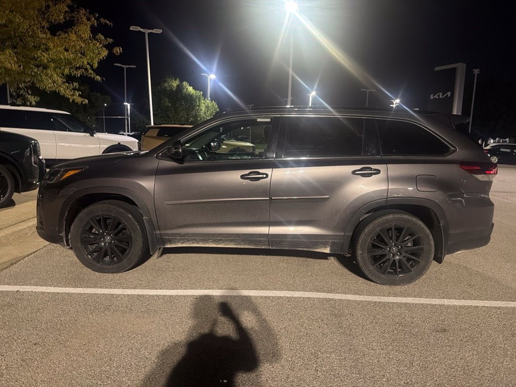 Used 2019 Toyota Highlander SE SUV