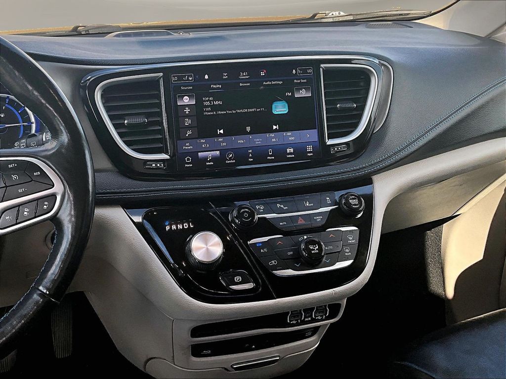 2021 Chrysler Pacifica Hybrid Touring L - Photo 11