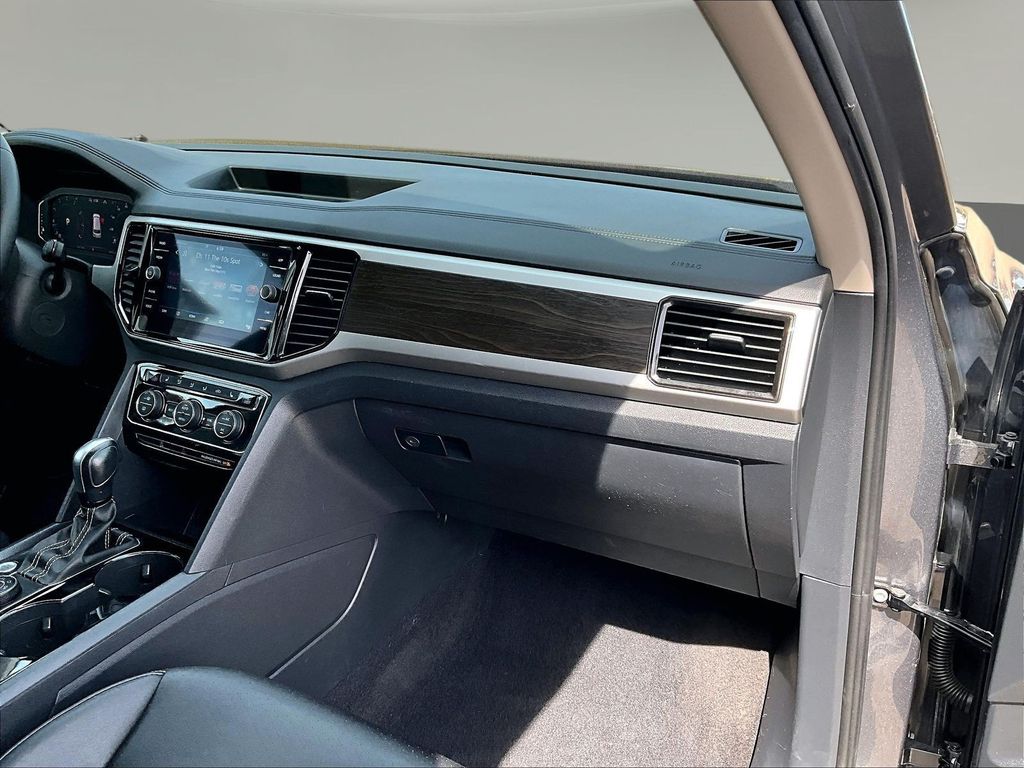 2023 Volkswagen Atlas SE w/Tech - Photo 30