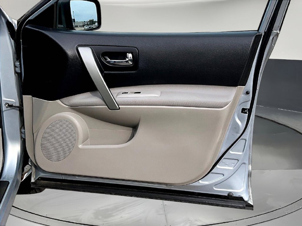 2014 Nissan Rogue Select S - Photo 29