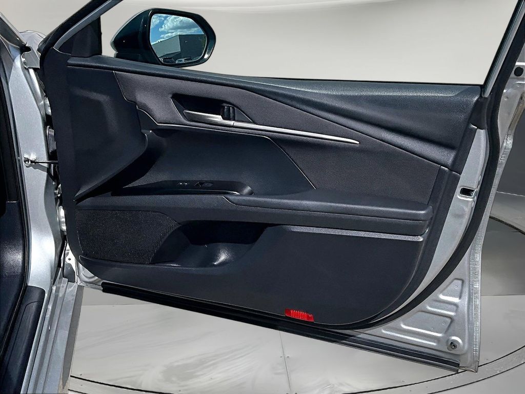 2025 Toyota Camry LE - Photo 30