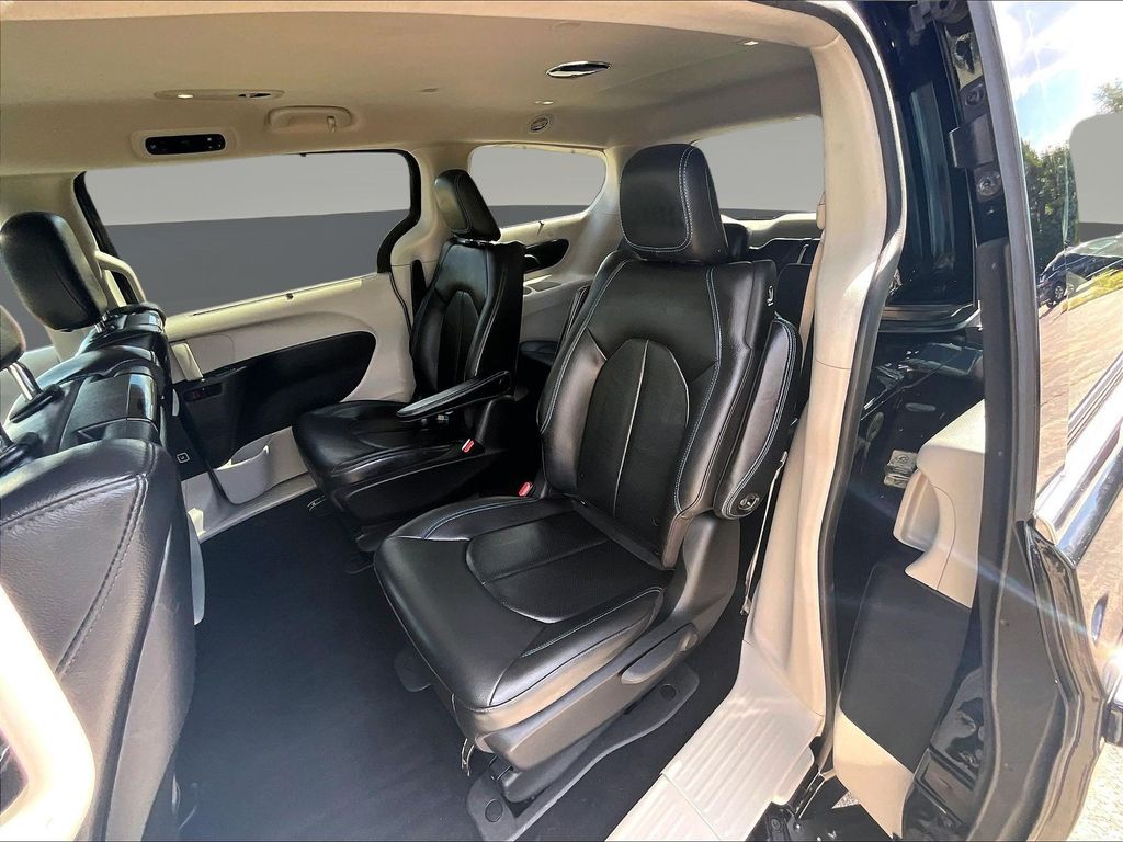 2021 Chrysler Pacifica Hybrid Touring L - Photo 25