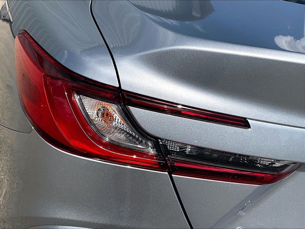 2025 Toyota Camry LE - Photo 27