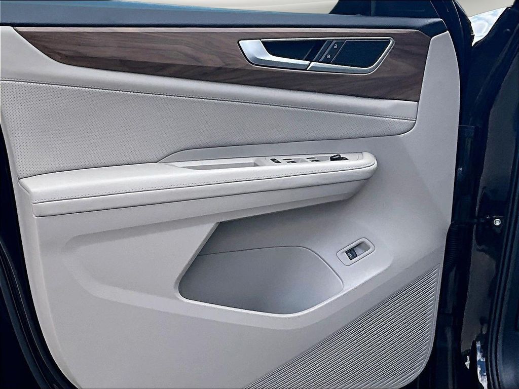 2026 Volkswagen Atlas SE w/Tech - Photo 24