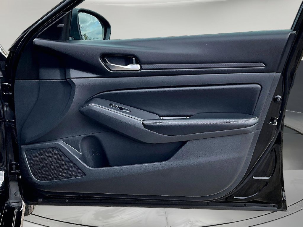 2025 Nissan Altima SV - Photo 30