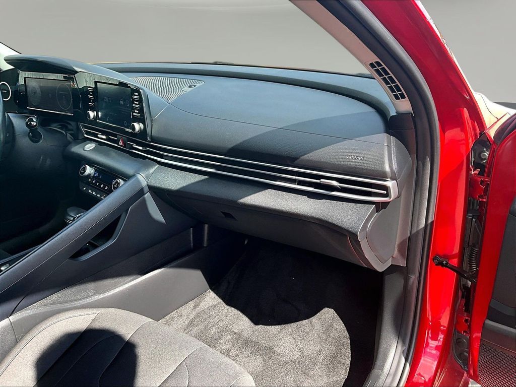 2022 Hyundai Elantra SEL - Photo 28