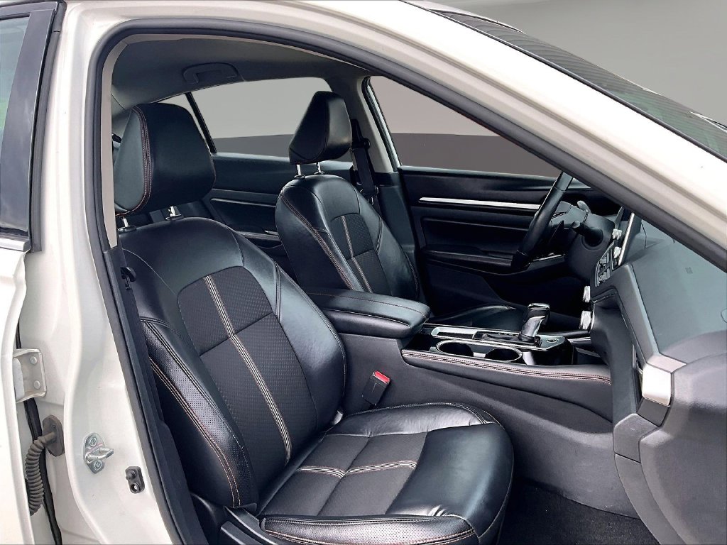 2024 Nissan Altima SR - Photo 33