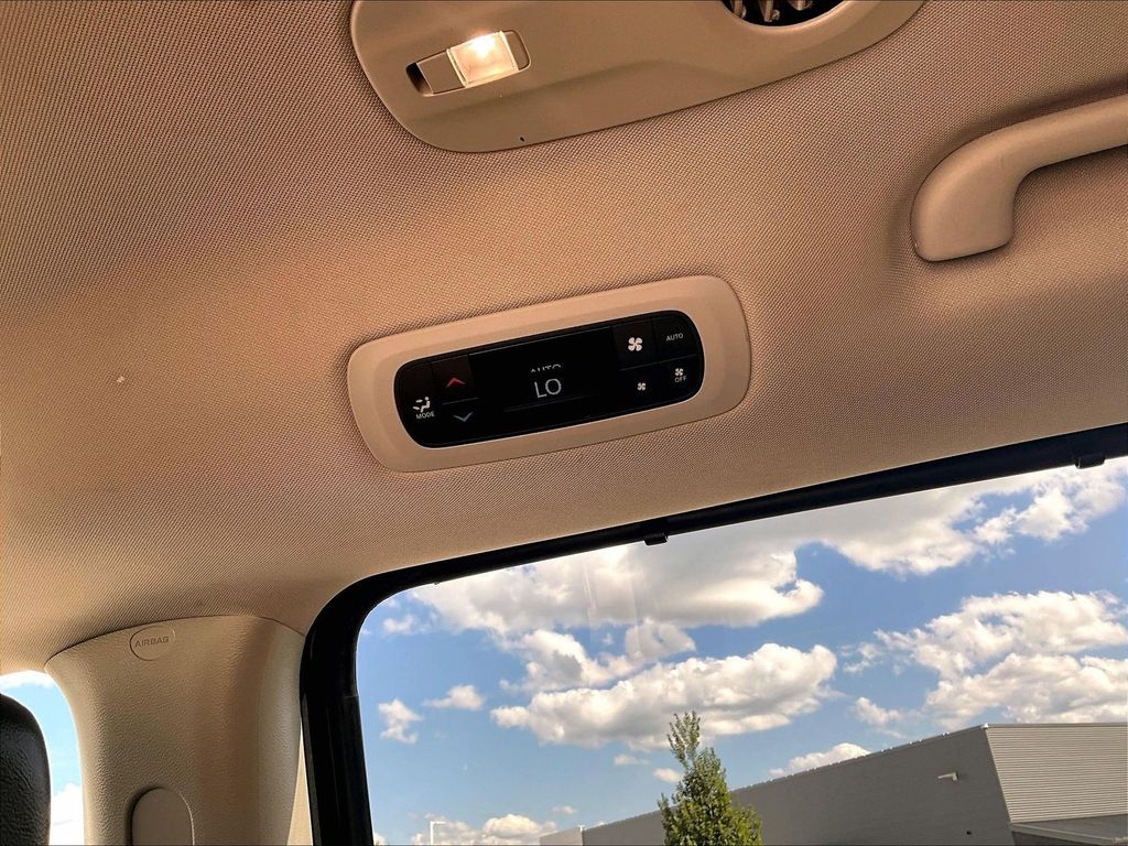 2021 Chrysler Pacifica Hybrid Touring L - Photo 12
