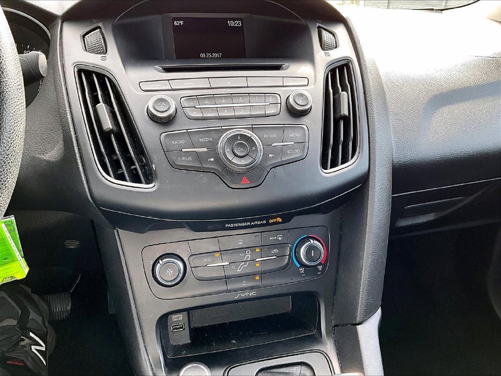 2016 Ford Focus SE - Photo 18