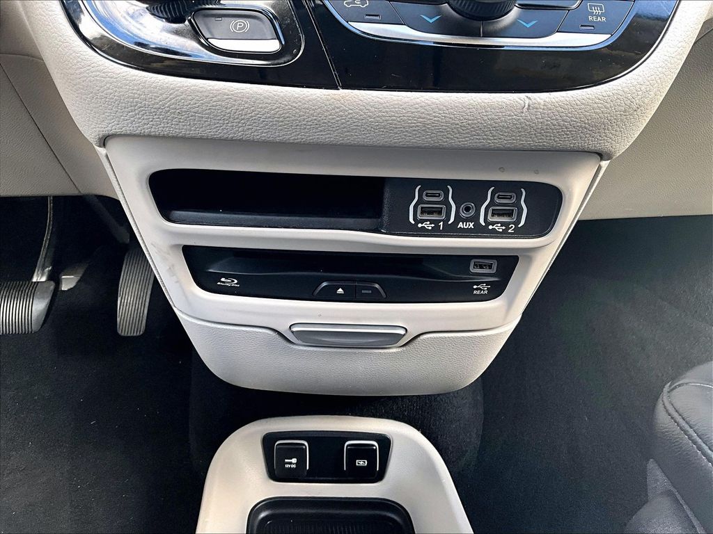 2021 Chrysler Pacifica Hybrid Touring L - Photo 20