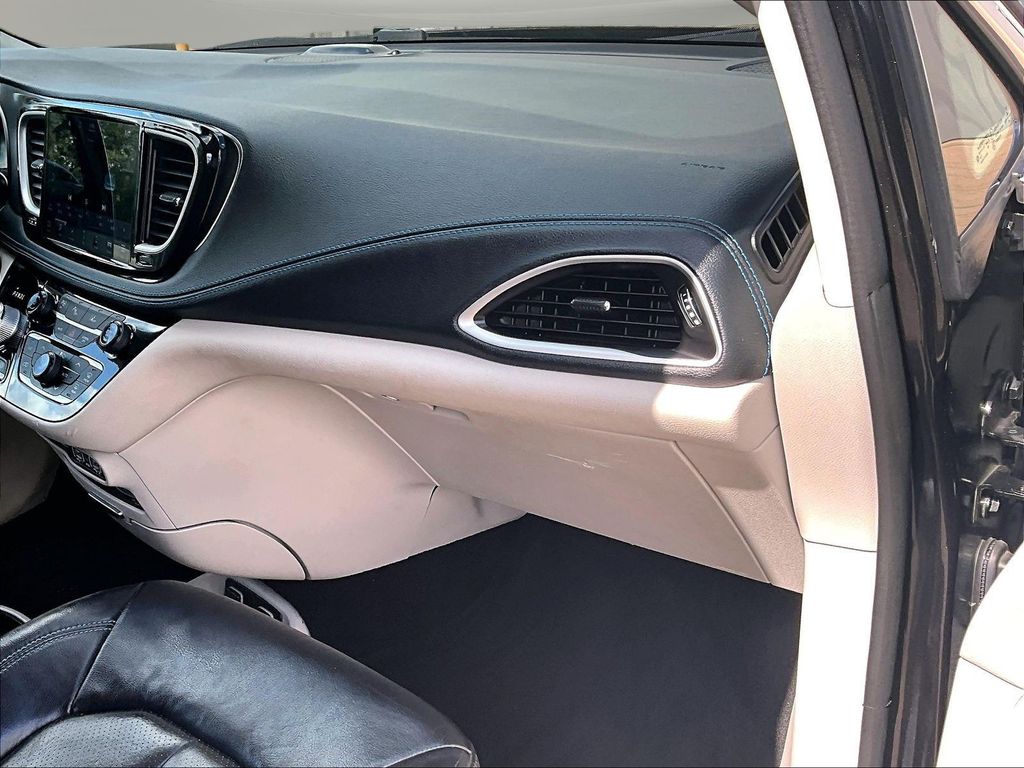 2021 Chrysler Pacifica Hybrid Touring L - Photo 29