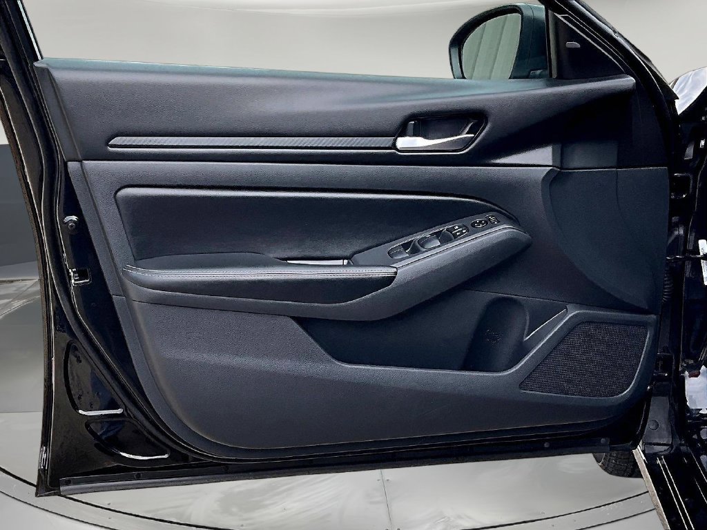 2025 Nissan Altima SV - Photo 23