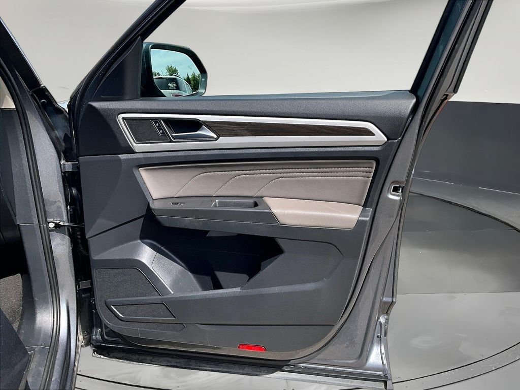 2023 Volkswagen Atlas SE w/Tech - Photo 32