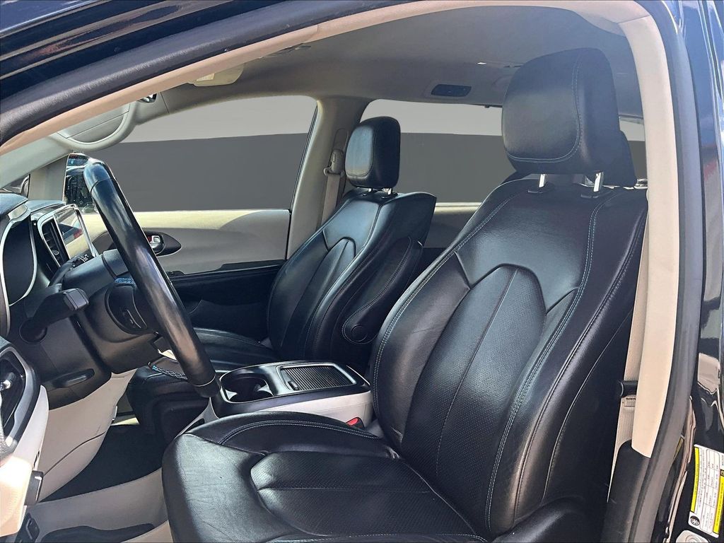 2021 Chrysler Pacifica Hybrid Touring L - Photo 24