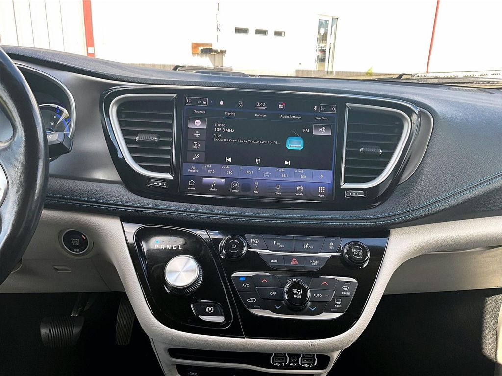 2021 Chrysler Pacifica Hybrid Touring L - Photo 19