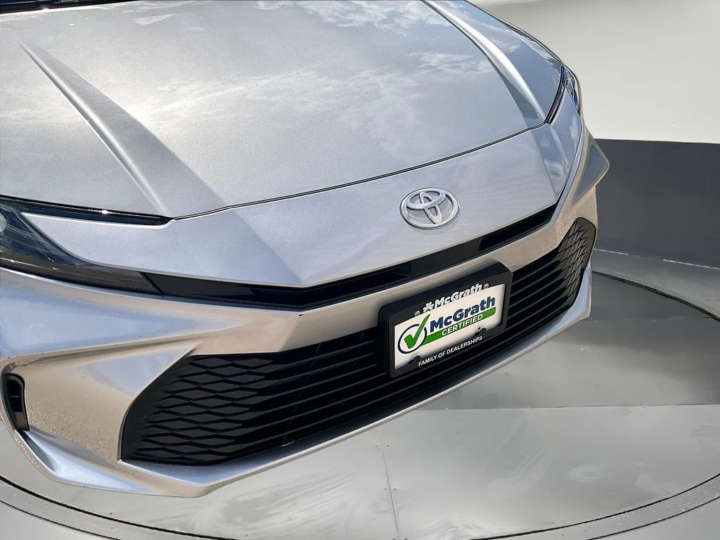 2025 Toyota Camry LE - Photo 32