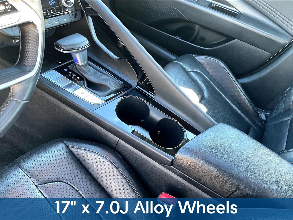 2025 Hyundai Elantra Limited - Photo 22