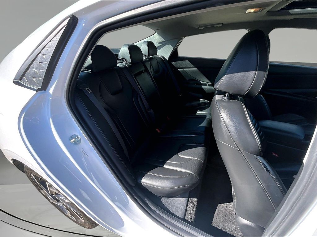 2025 Hyundai Elantra Limited - Photo 28
