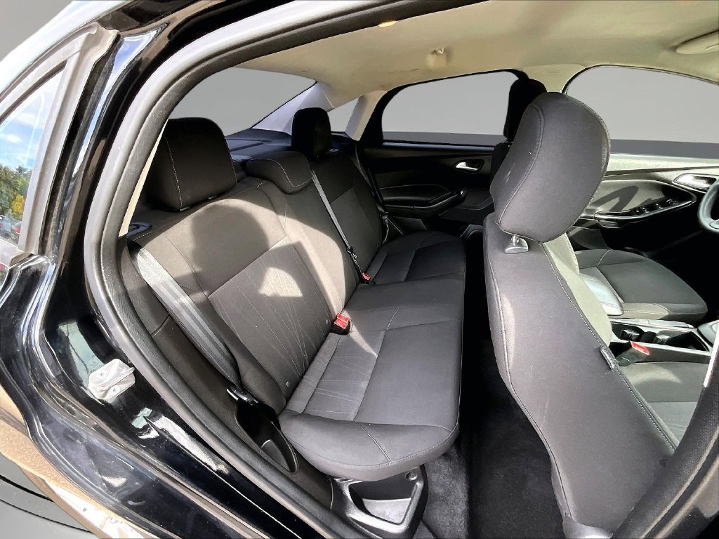 2016 Ford Focus SE - Photo 29