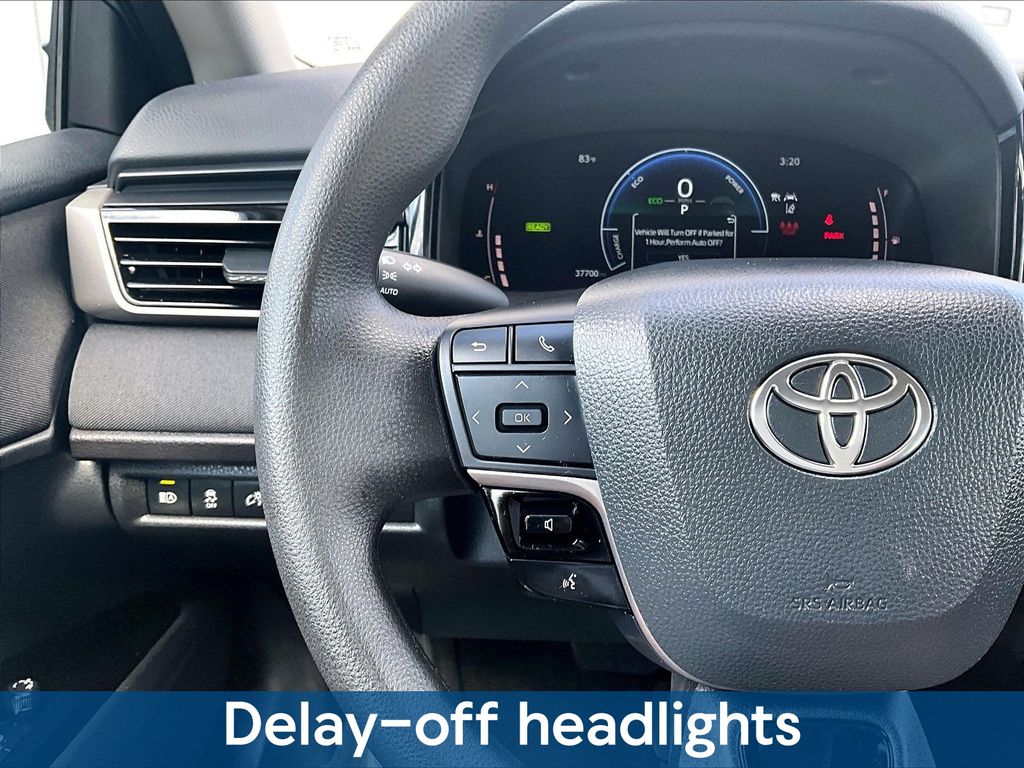 2025 Toyota Camry LE - Photo 15