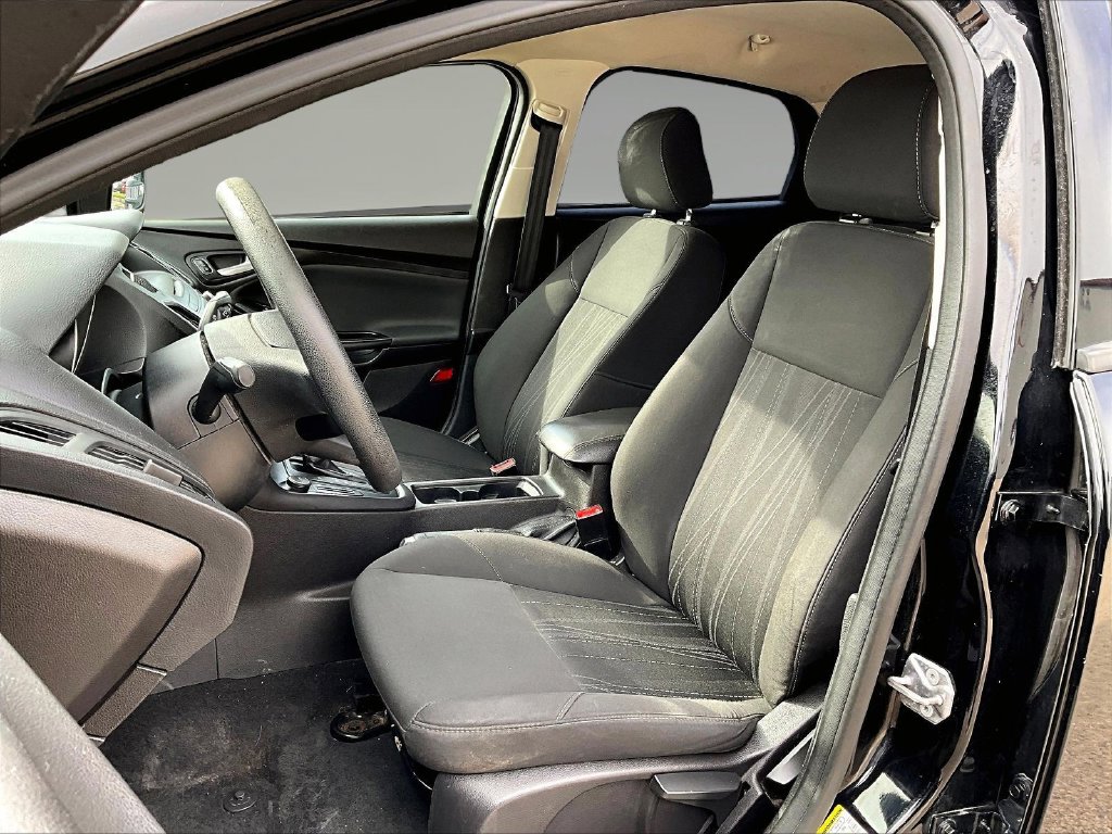 2016 Ford Focus SE - Photo 25