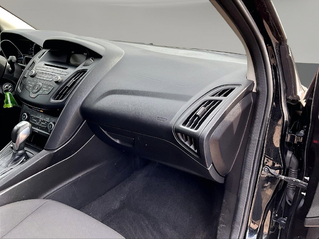 2016 Ford Focus SE - Photo 30