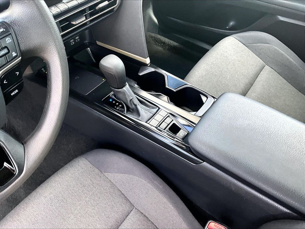 2025 Toyota Camry LE - Photo 23