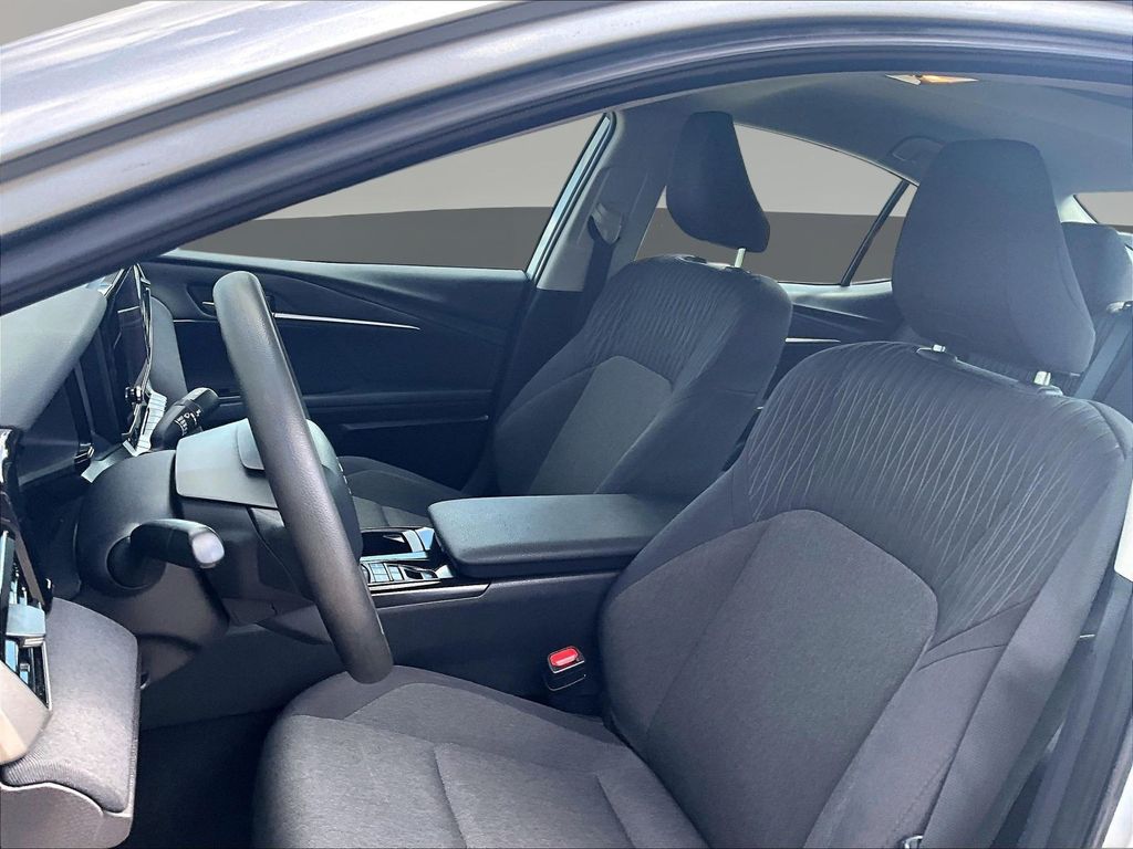 2025 Toyota Camry LE - Photo 25