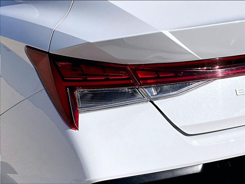 2025 Hyundai Elantra Limited - Photo 26