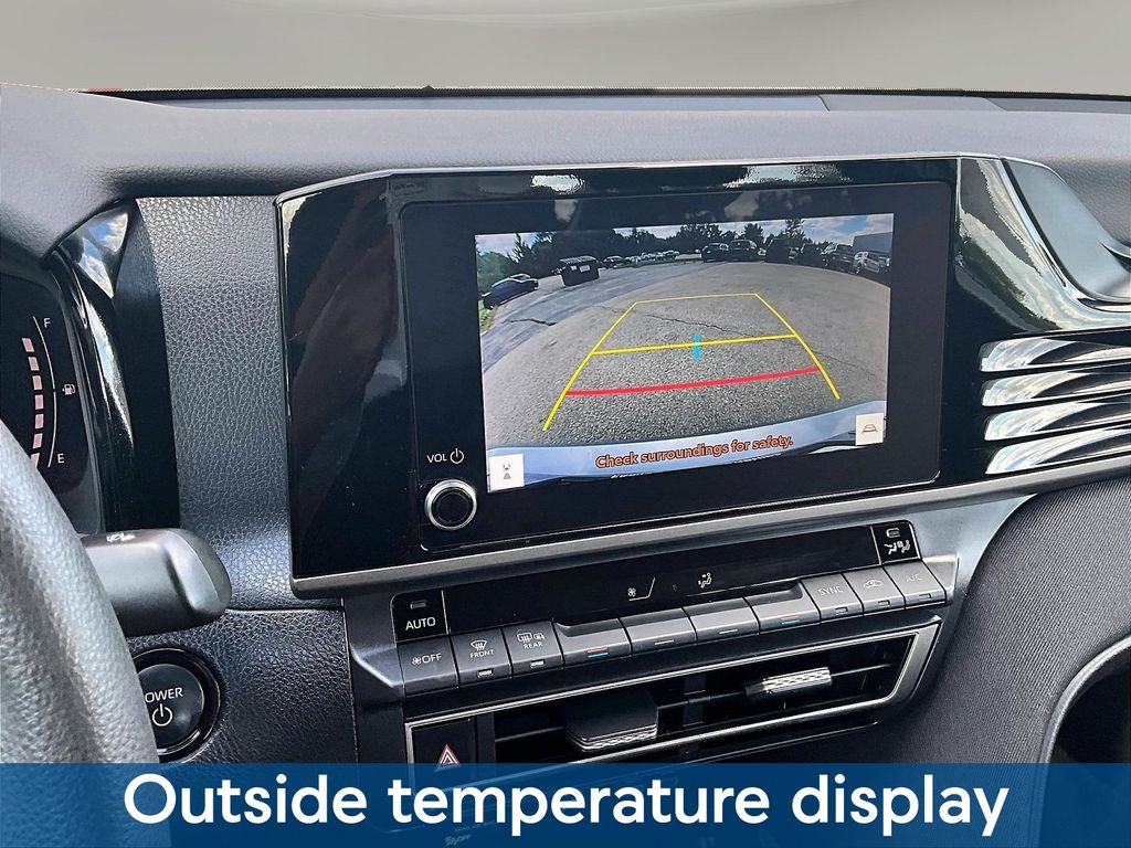 2025 Toyota Camry LE - Photo 18