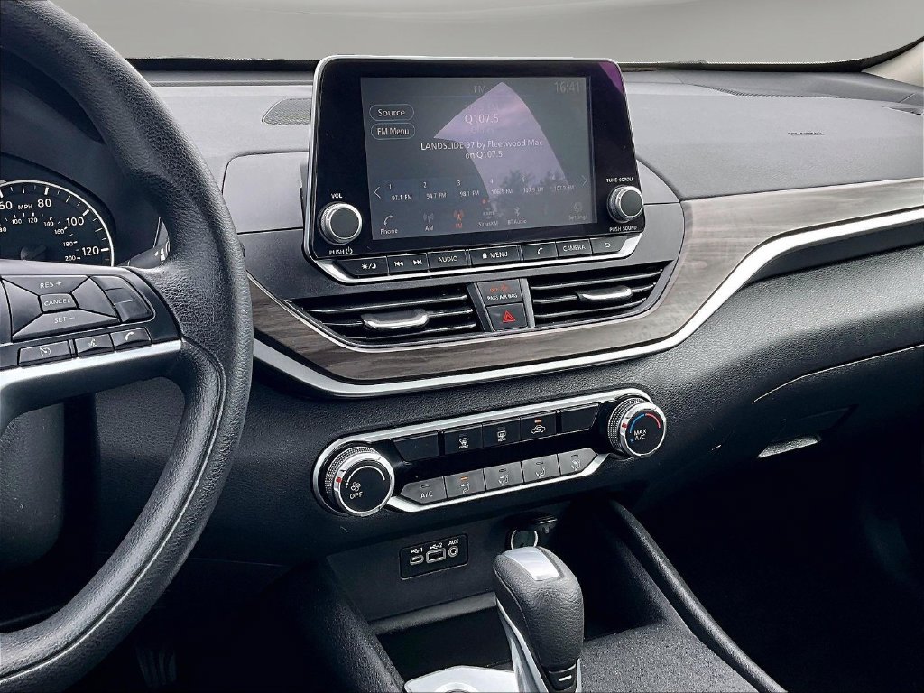 2025 Nissan Altima SV - Photo 11