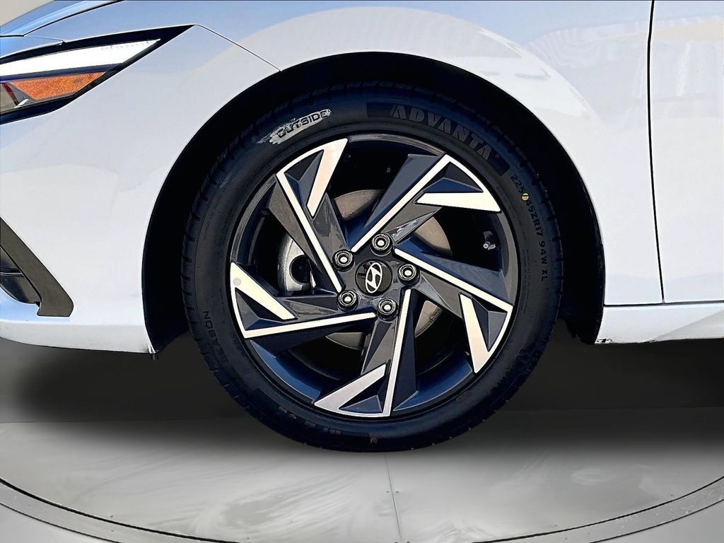 2025 Hyundai Elantra Limited - Photo 34