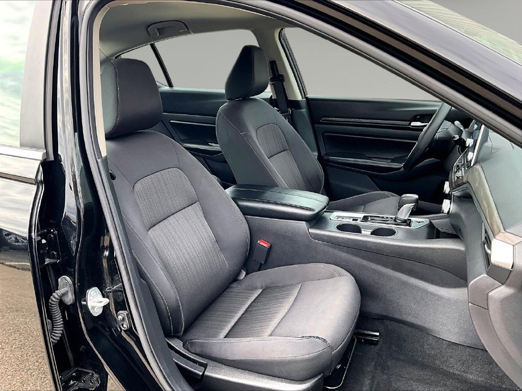 2025 Nissan Altima SV - Photo 31