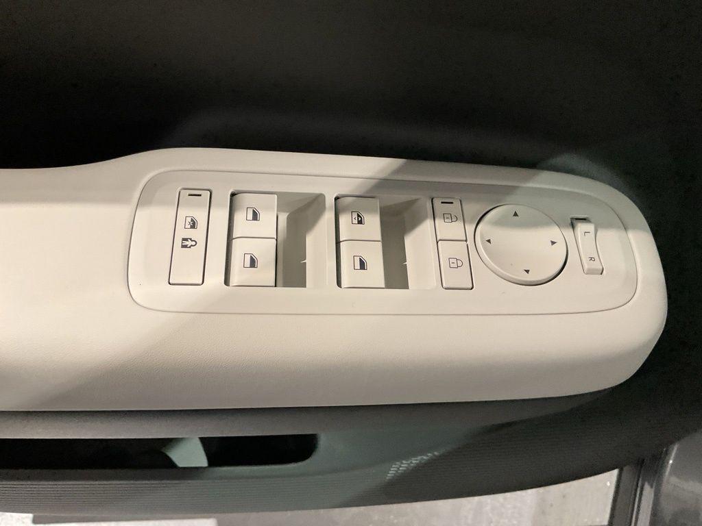 2026 Hyundai Santa Fe SE - Photo 12