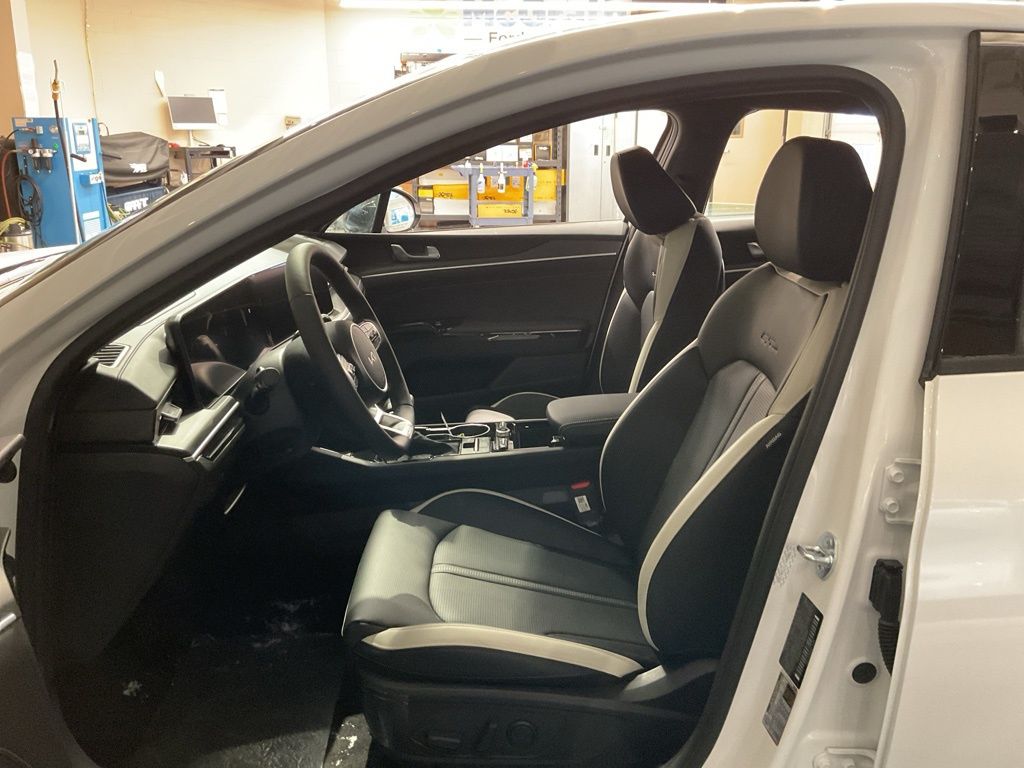 2026 Kia K5 GT-Line - Photo 11