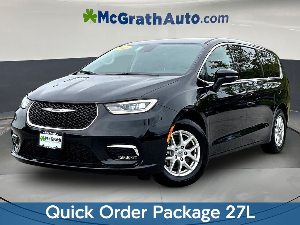 Certified 2023 Chrysler Pacifica Touring L Minivan/Van