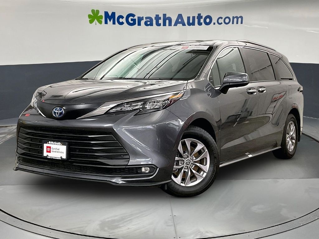 Used 2025 Toyota Sienna XLE Minivan/Van