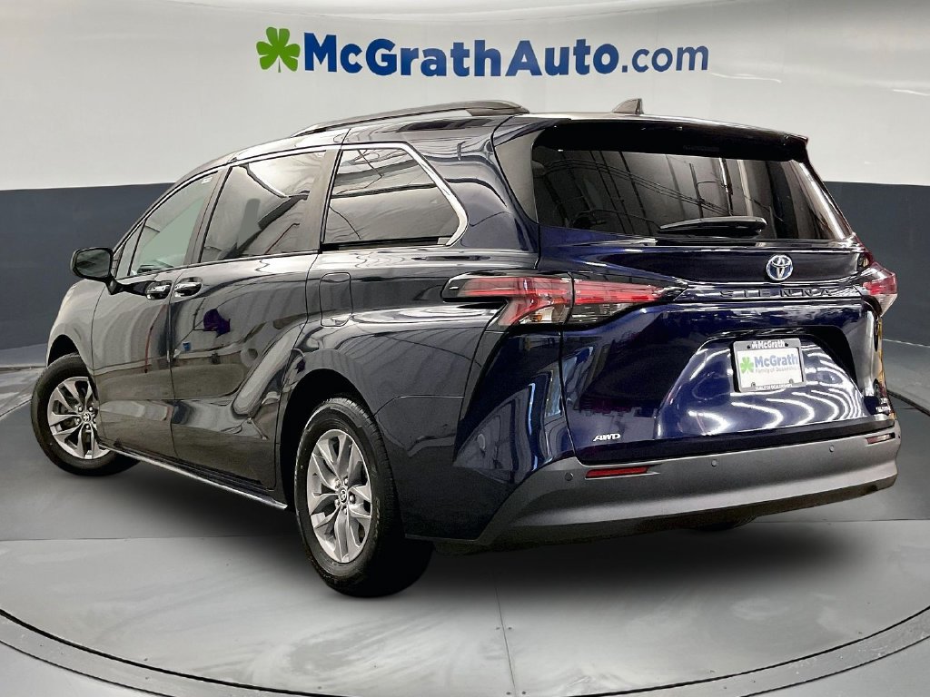 Certified 2022 Toyota Sienna XLE Minivan/Van