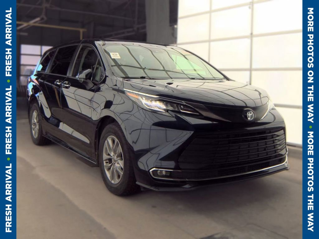 Certified 2022 Toyota Sienna XLE Minivan/Van