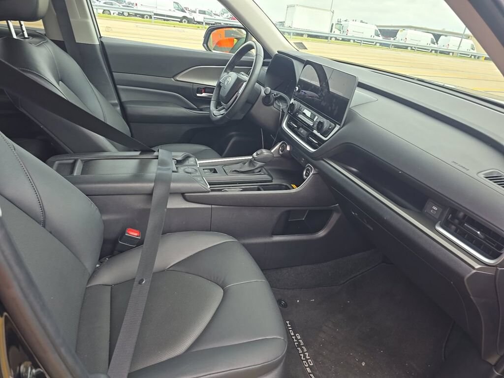 Used 2025 Toyota Grand Highlander XLE SUV