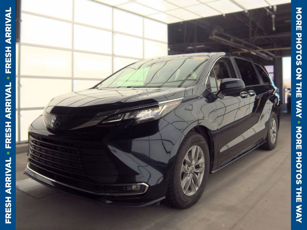 Certified 2022 Toyota Sienna XLE Minivan/Van