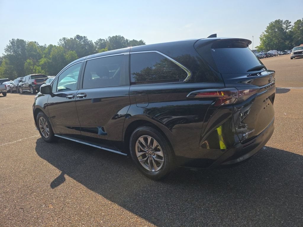 Certified 2025 Toyota Sienna XLE Minivan/Van