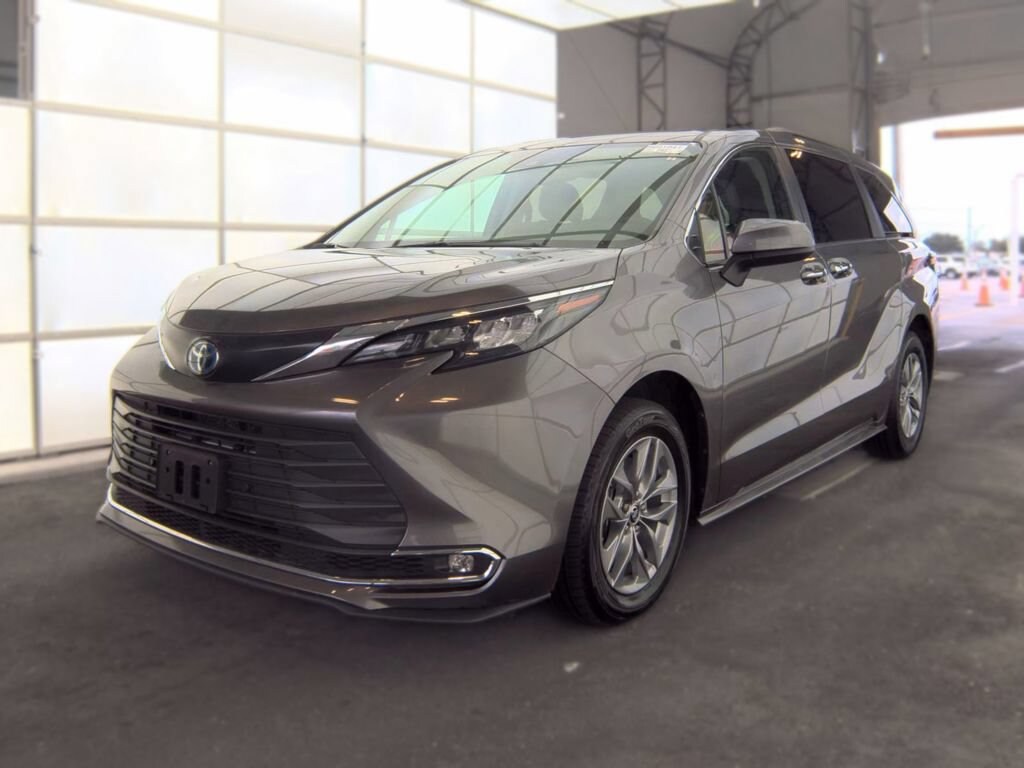 Used 2024 Toyota Sienna XLE Minivan/Van
