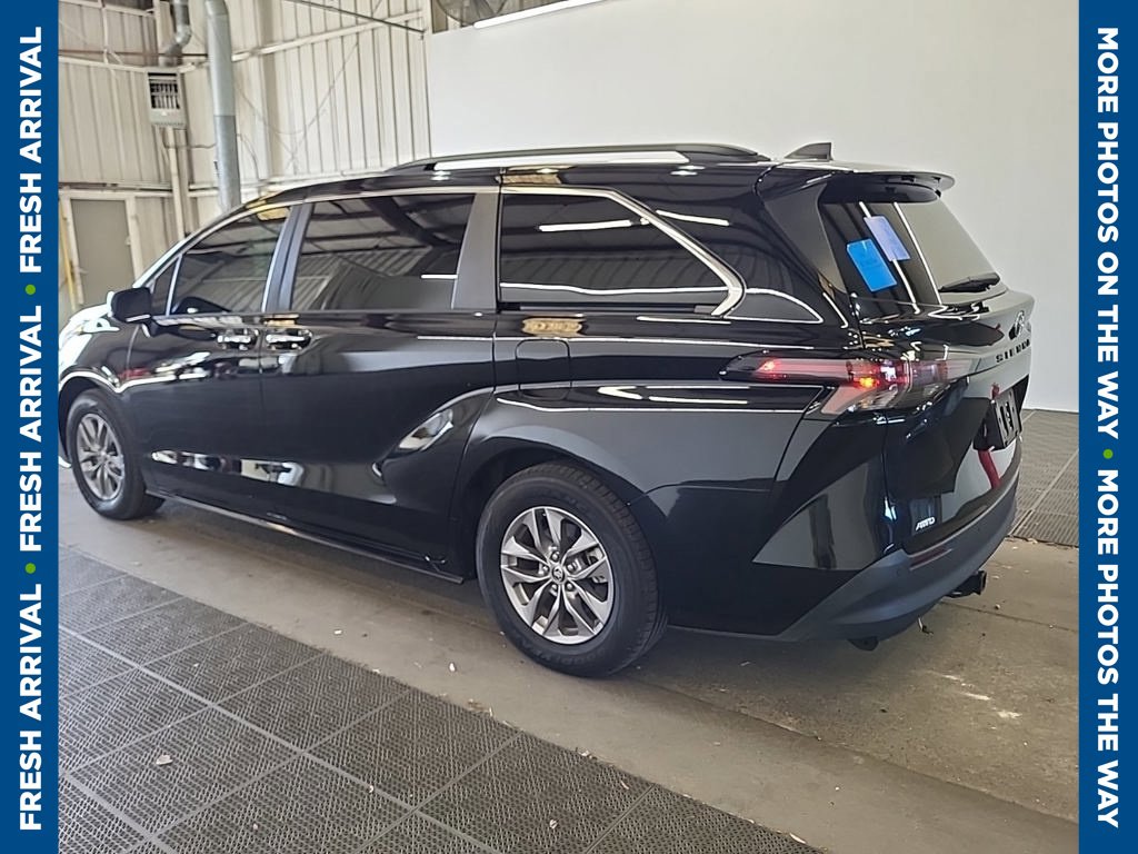 Used 2024 Toyota Sienna XLE Minivan/Van