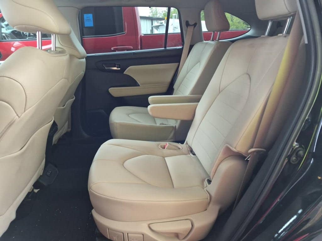 Used 2024 Toyota Highlander Hybrid XLE SUV