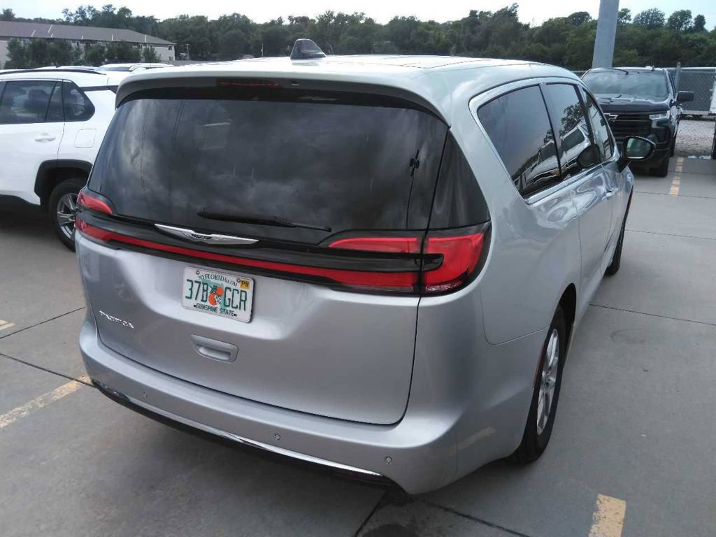 Certified 2024 Chrysler Pacifica Touring L Minivan/Van